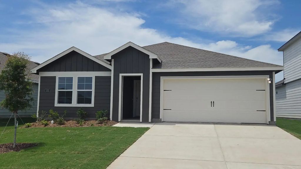212 Whispering Pine Drive, Royse City