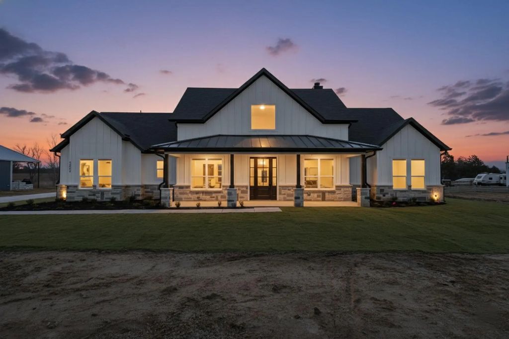 3089 County Road 1076, Celeste