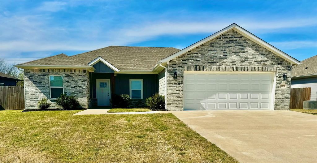 3828 Skylane Avenue, Corsicana
