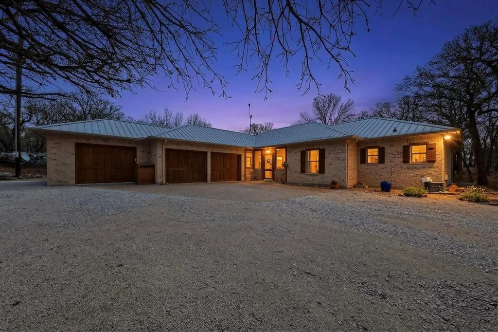 185 Silver Lakes Drive, Sunset