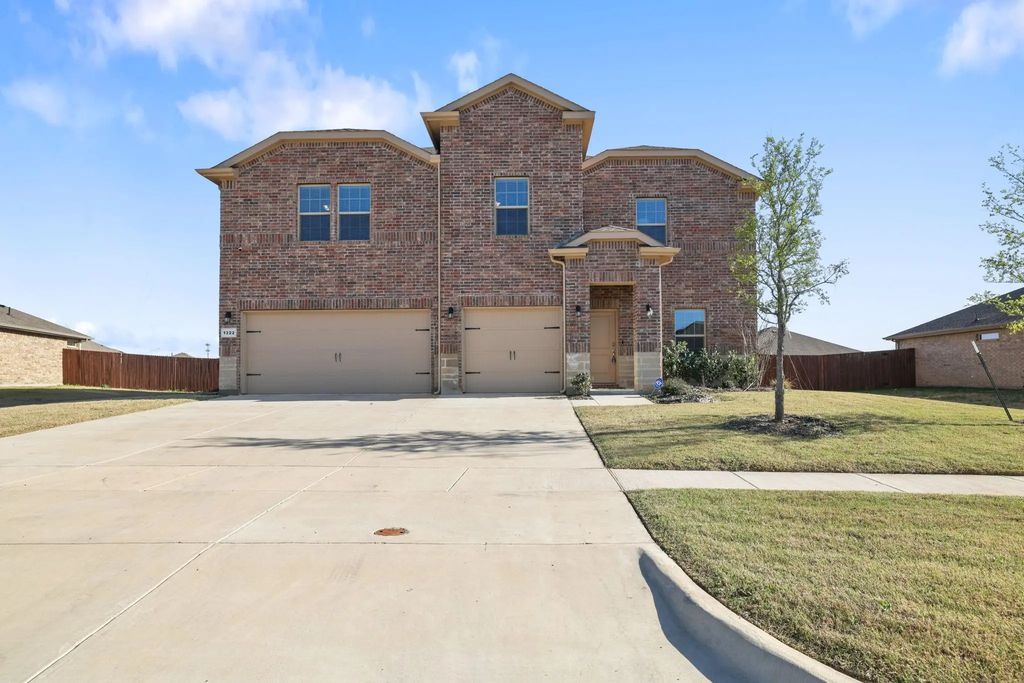 1322 Greenfield Drive, Cedar Hill