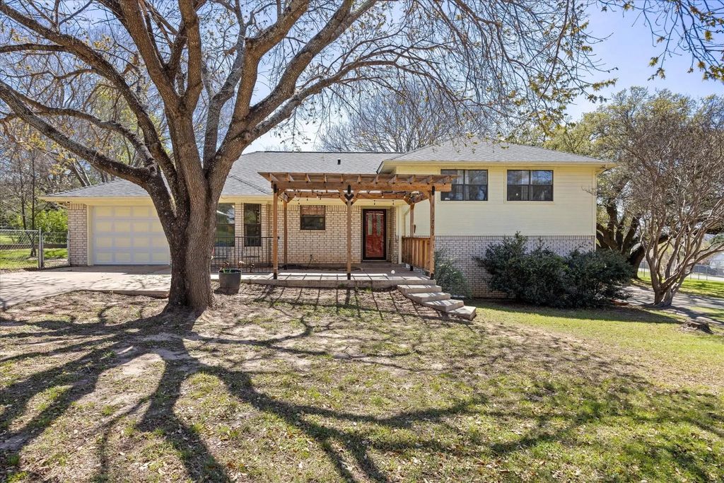 1701 Hitching Post Road, Granbury