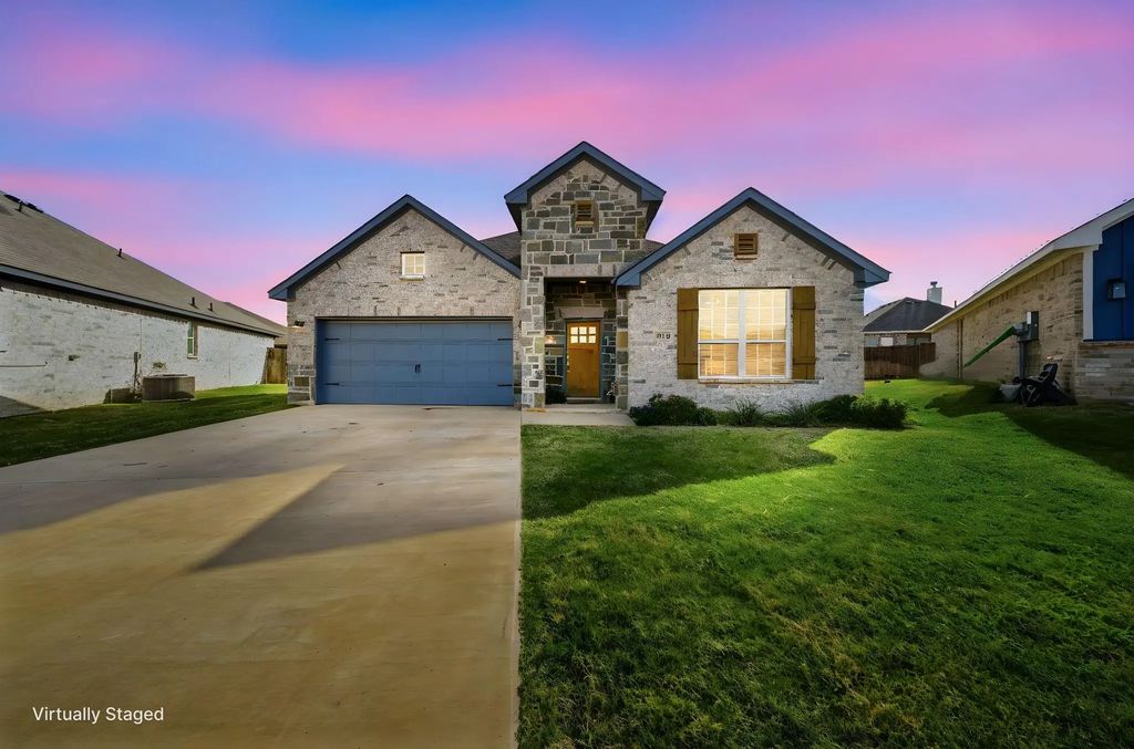 315 Bronco Drive, Pilot Point
