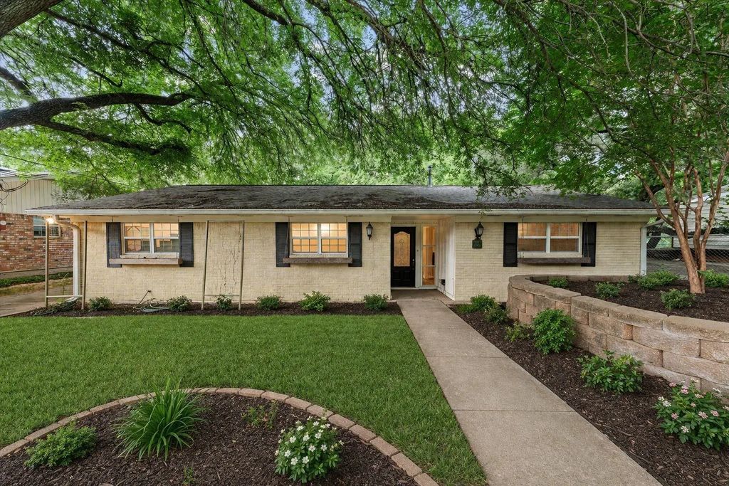 518 Fairway Road, Woodway