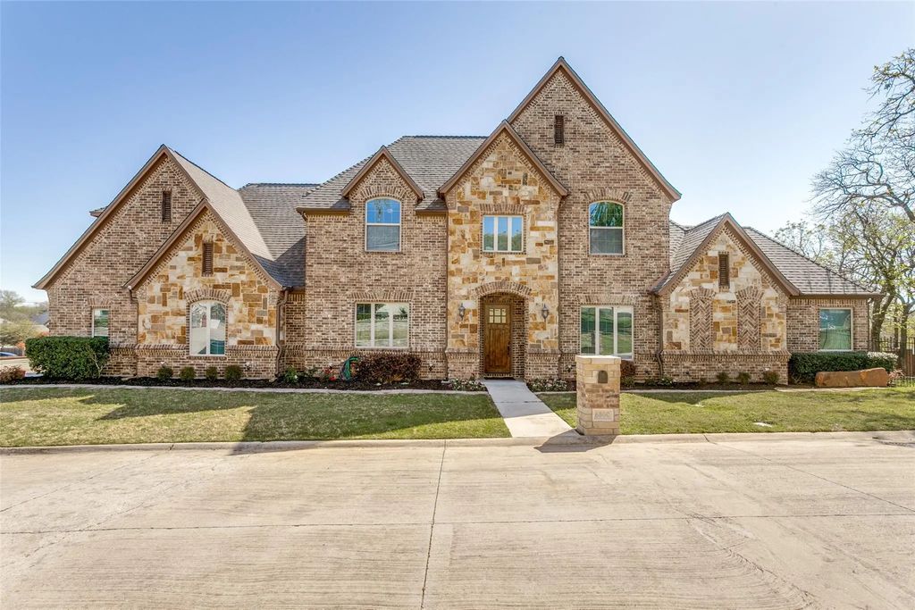 6800 Woodland Hills Drive, North Richland Hills