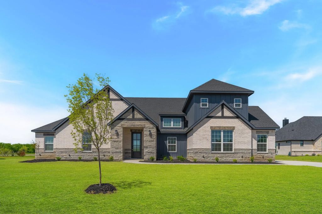 6220 Purple English Oak, Royse City