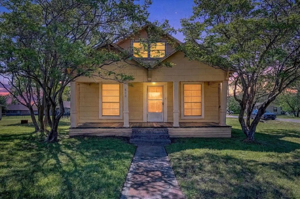 800 S Jefferson Street, Pilot Point