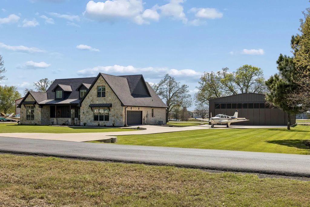 366 Private Road 7005, Edgewood