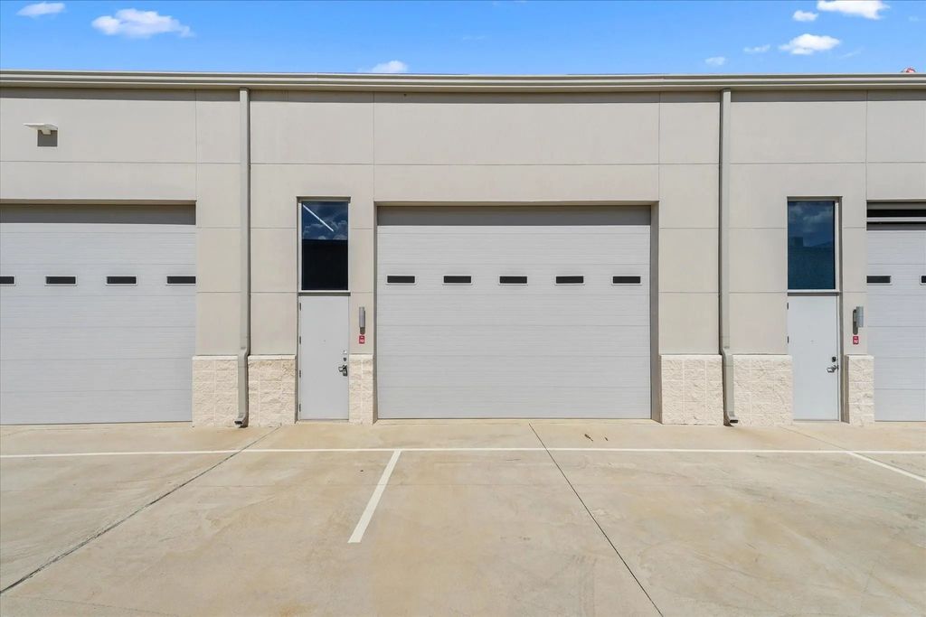 1725 N Highway 377 703, Roanoke