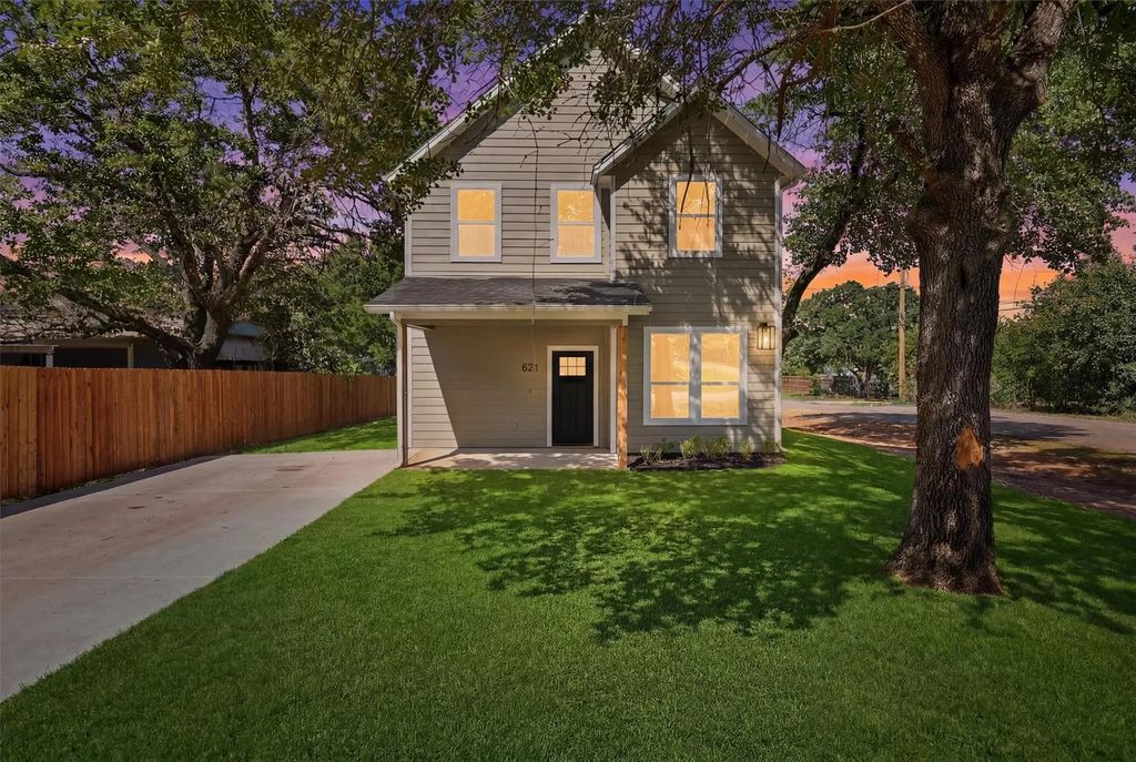 821 Harness Trail, Granbury
