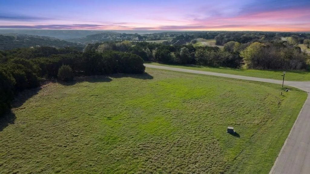 8213 Fullerton Drive, Cleburne