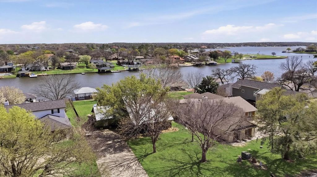 519 Kiowa Drive W, Lake Kiowa
