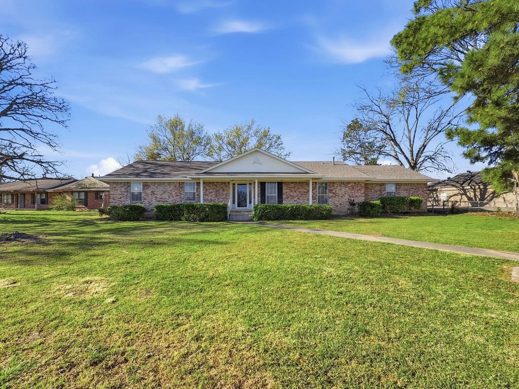 312 Charlie Drive, Whitesboro