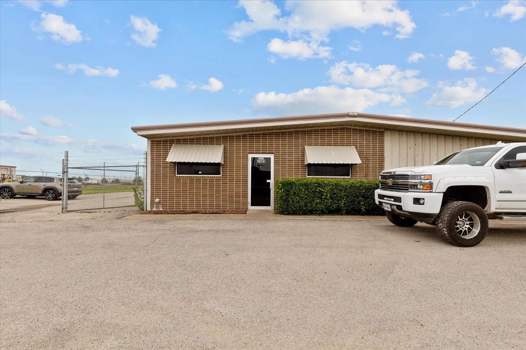 2309 N Main Street, Cleburne