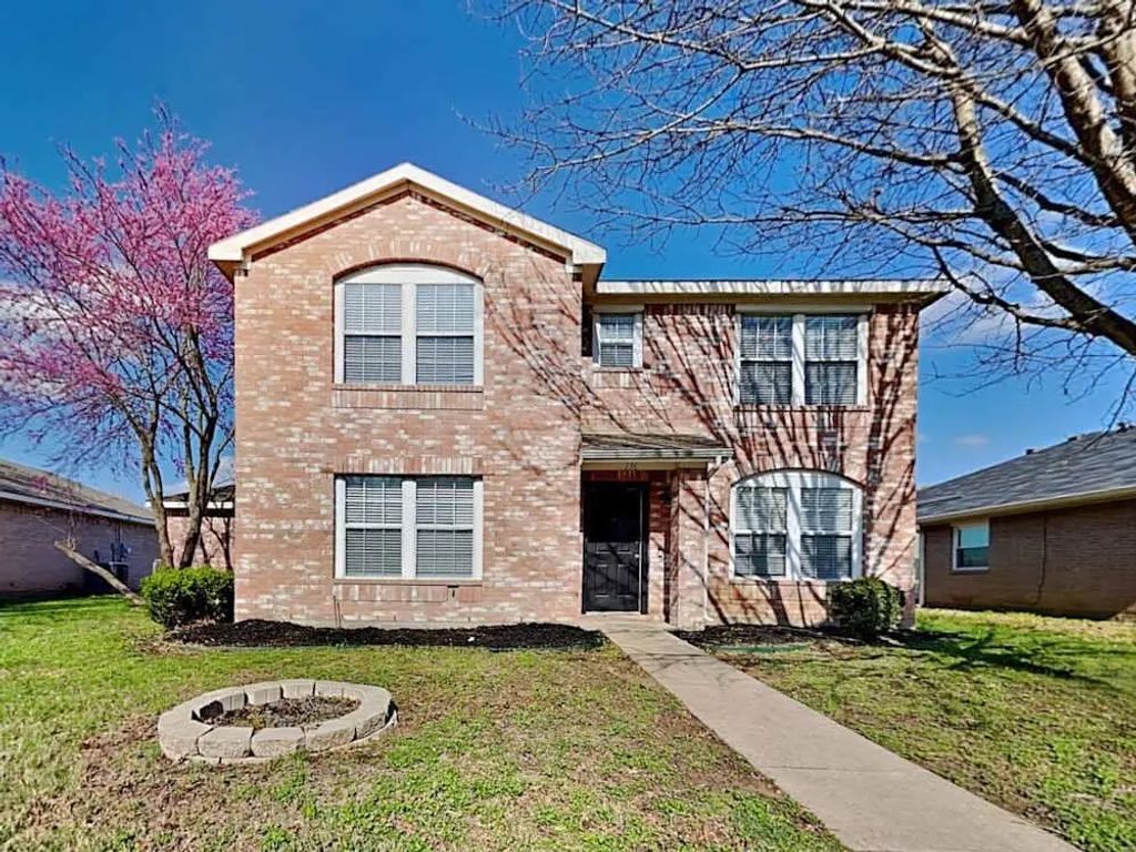 136 Rolling Hills Place, Lancaster