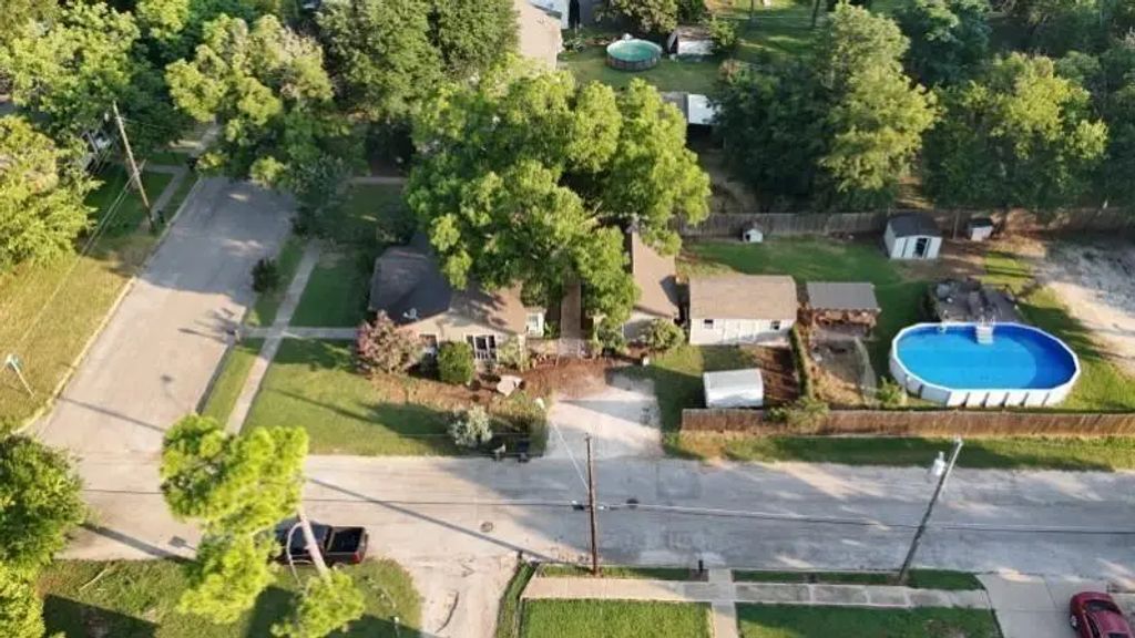 104 Dixon Street, Cleburne
