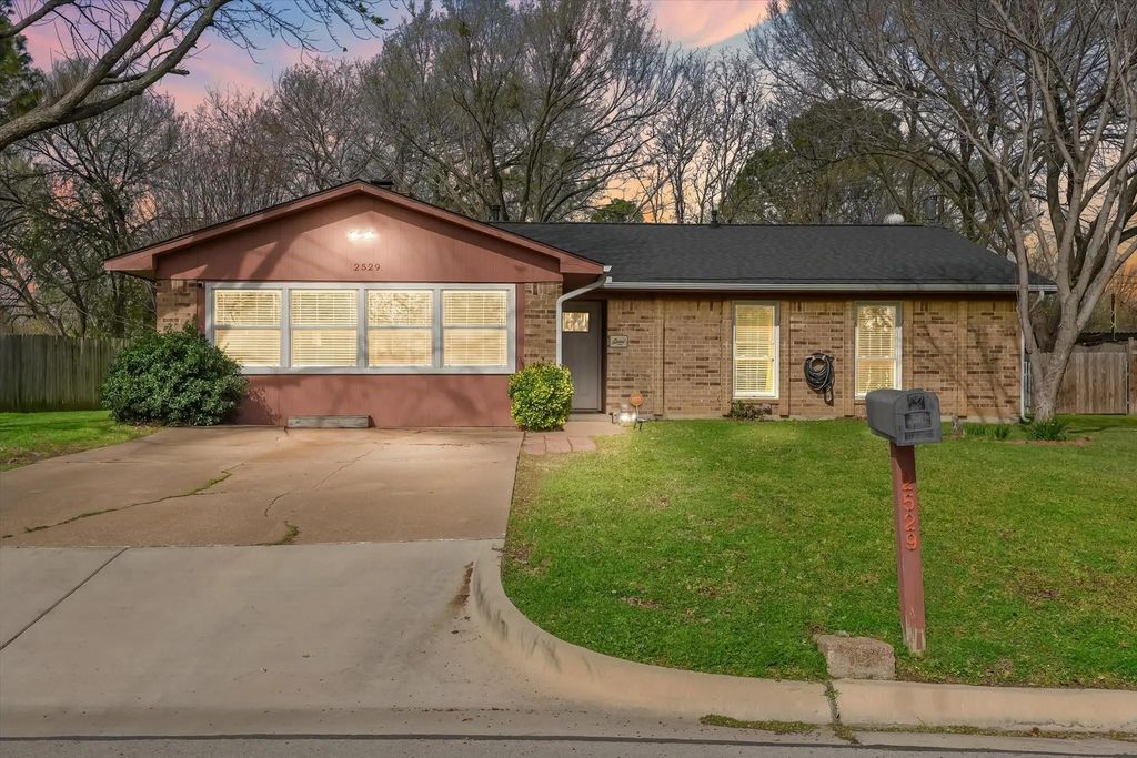 2529 Freedom Lane, Denton