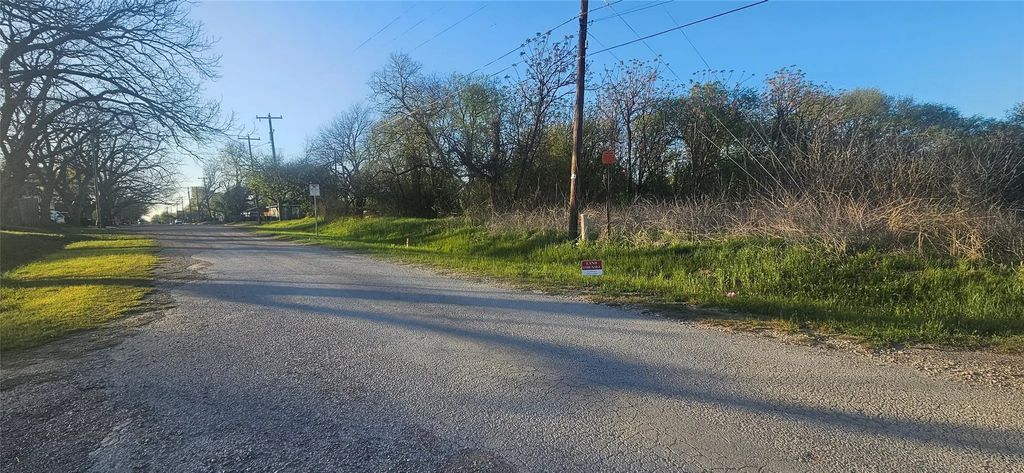 1111 E Jefferson Street, Waxahachie
