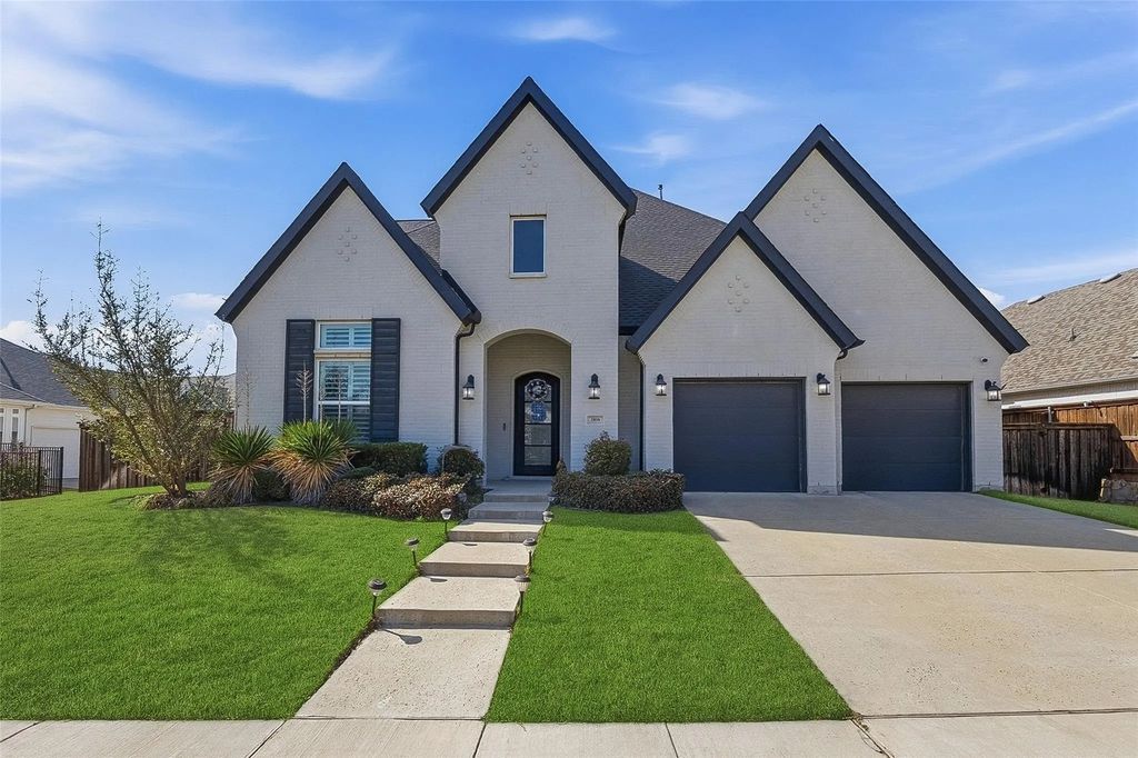 2016 Roundtree Circle E, Fort Worth