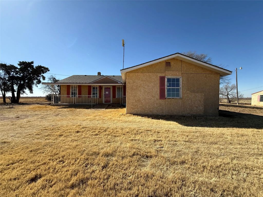 1112 County Road Y, Plainview