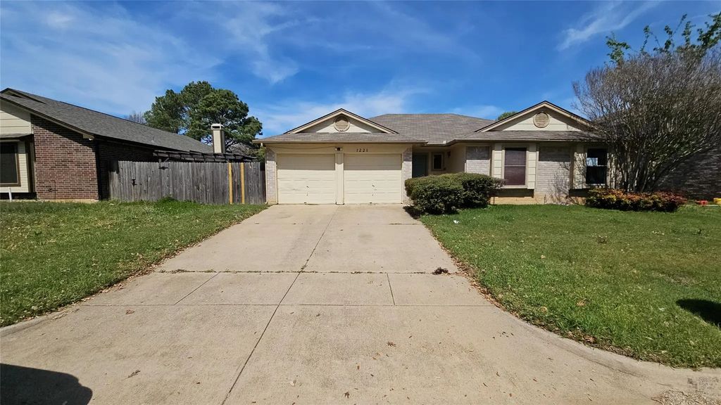 1221 Nicole Way, Fort Worth