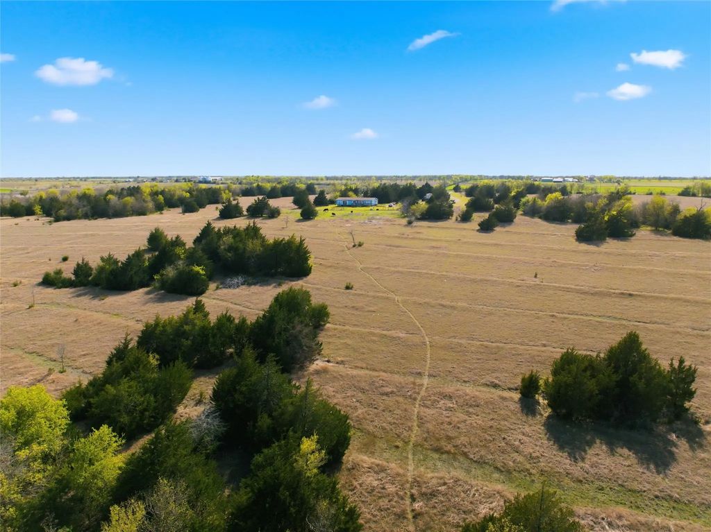 196 County Road 144, Riesel