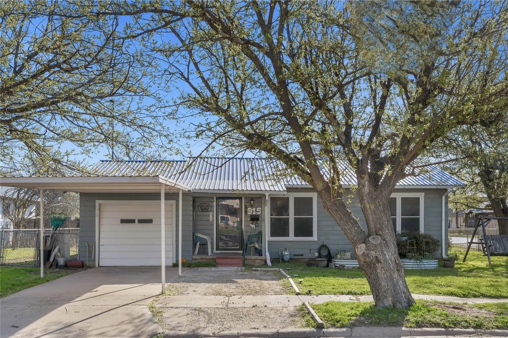 915 S Neches Street, Coleman