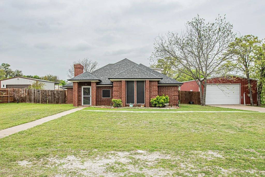 614 Overhill Road, Granbury