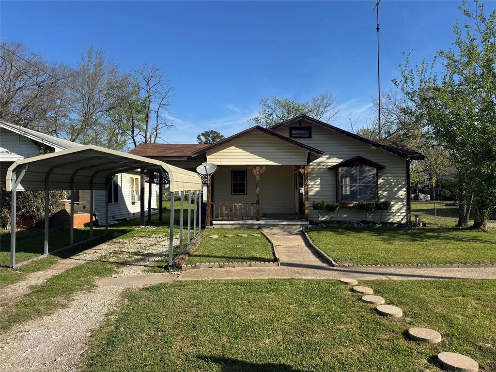 809 E Palestine Street, Mexia