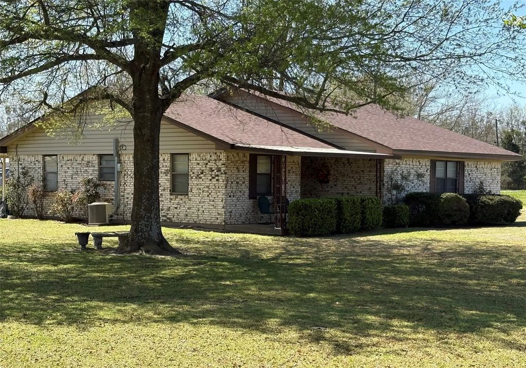 32 County Road 4784, Sulphur Springs
