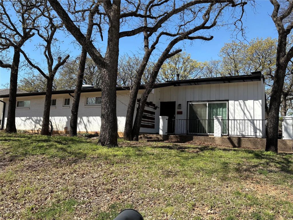 1121 Wade Drive, Bedford