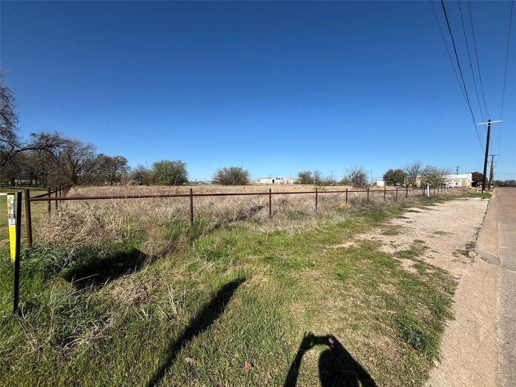 302 N Park Street, Granbury