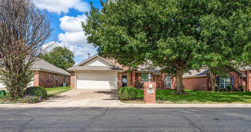 2920 Comanche Trail, Waco