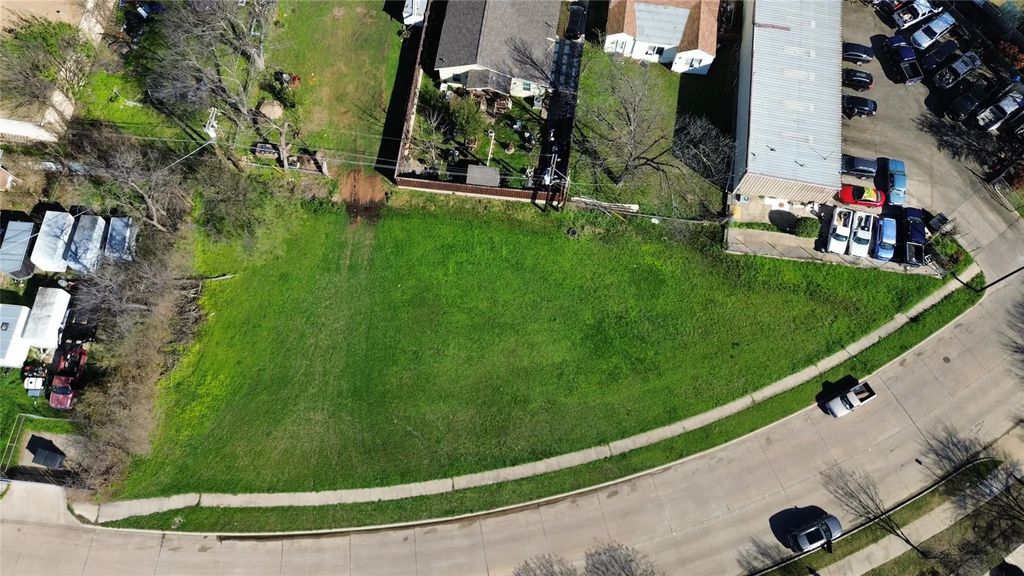 810 Hopkins Street, Garland