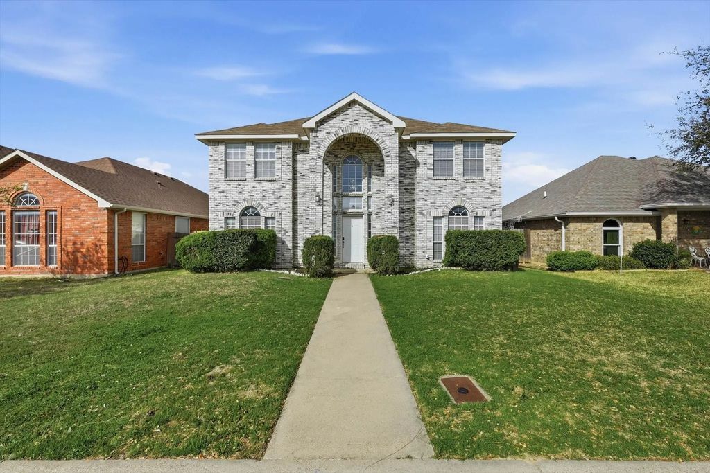 6917 Club Creek Drive, Fort Worth