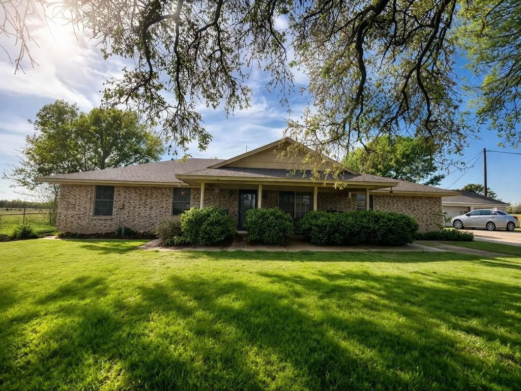 13671 County Road 2143, Kemp