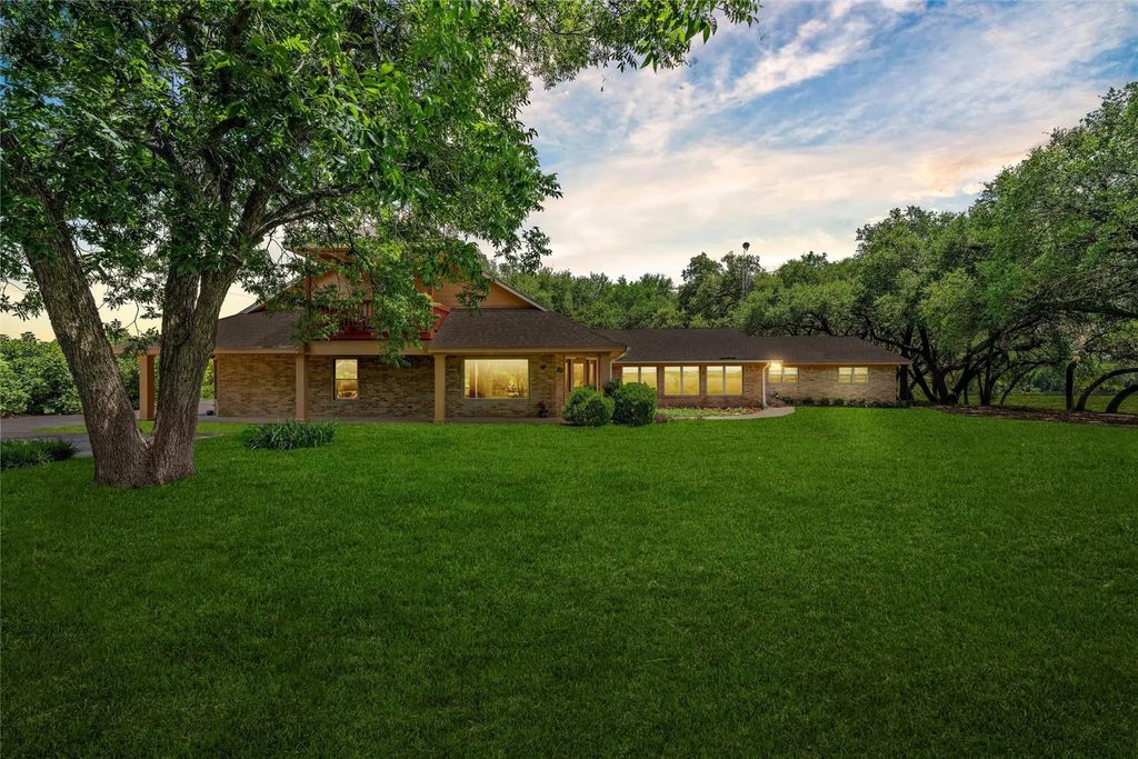 2029 Speegleville Road, Woodway