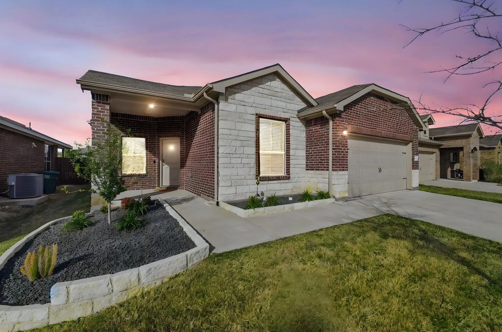 8617 Sandy Park Drive, Fort Worth