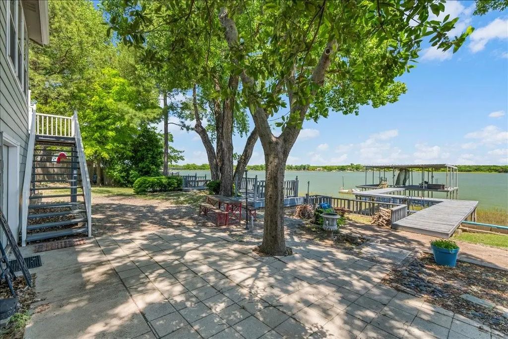 1128 W Lake Drive, Weatherford