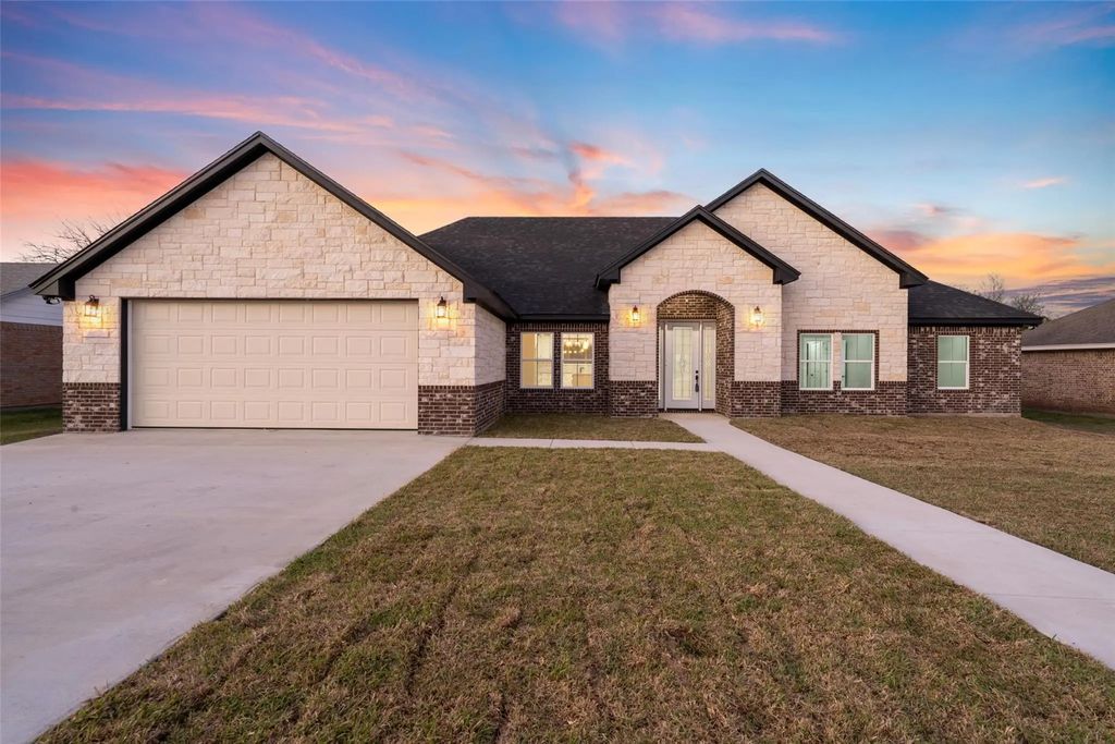 470 Elmwood Drive, Woodway