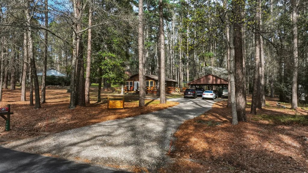 1048 W Holly Trail, Hawkins