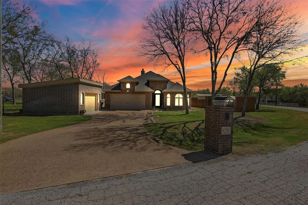 8258 Lax Drive, Fort Worth