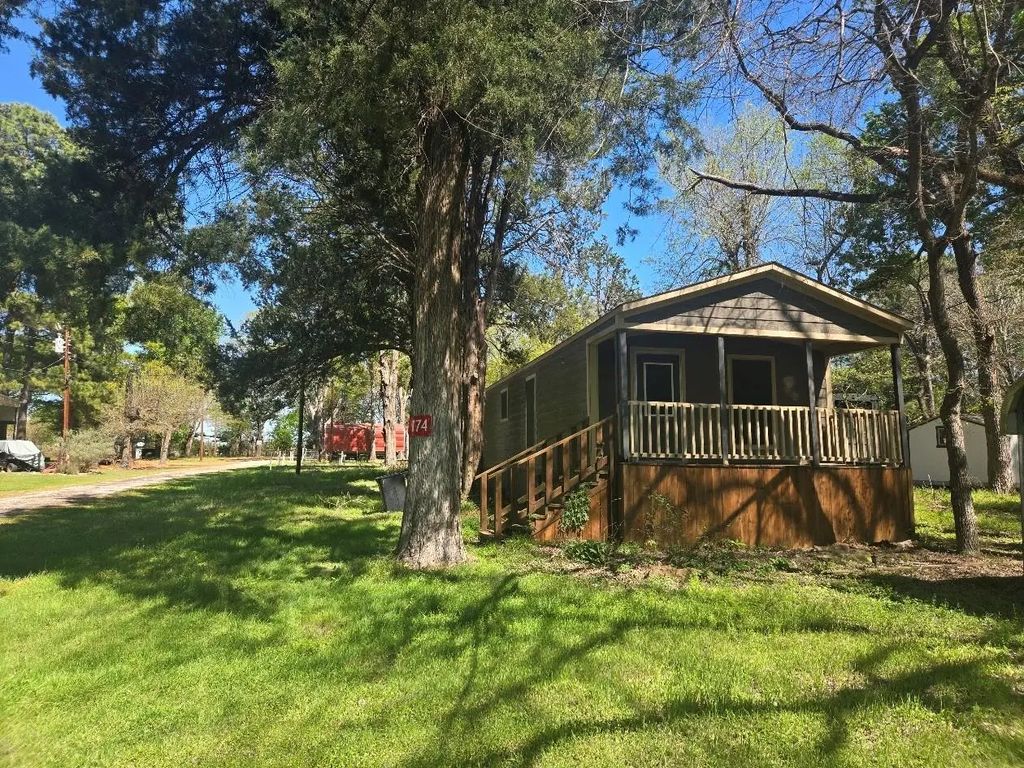 174 Maple Avenue, Streetman