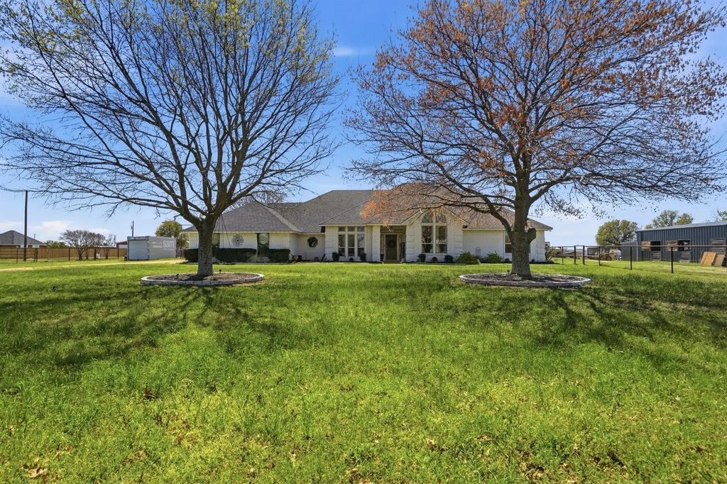 333 Meadow Crest Road, Fort Worth