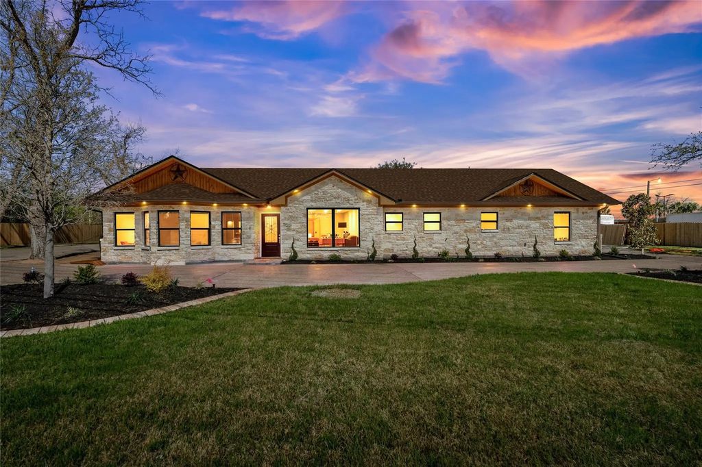 1404 S Robinson Drive, Robinson