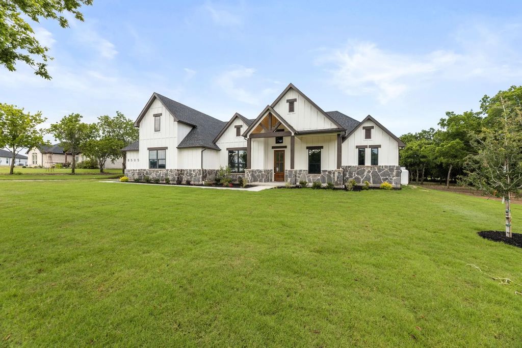 8505 Bronco Drive, Godley