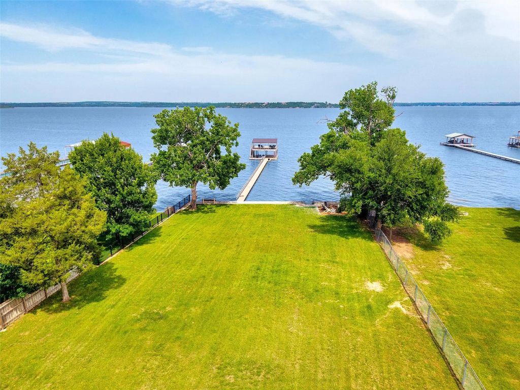 216 N Broadway Road, Azle