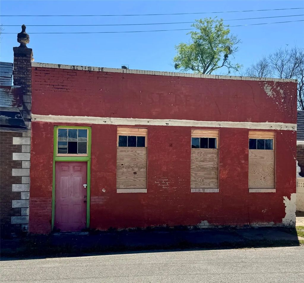 107 W Main Street, Malakoff