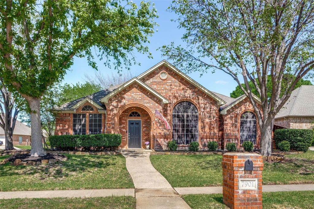 7901 Chaddington Drive, North Richland Hills