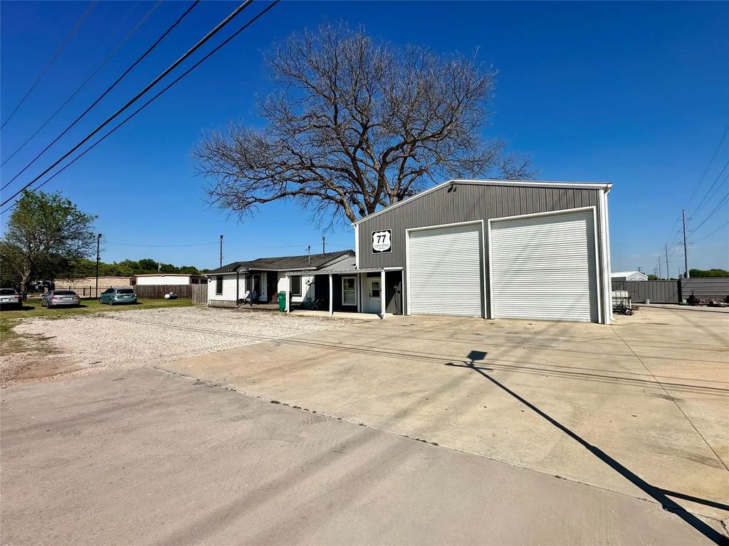 1103 N Lacy Drive, Waco